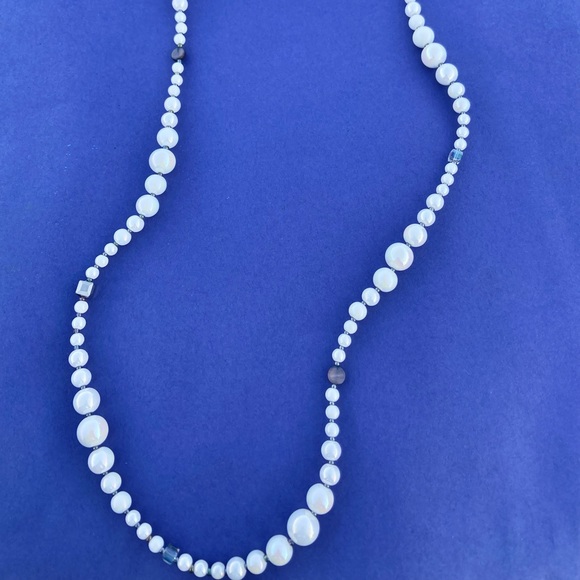 Handmade white and gray necklace - Picture 4 of 6